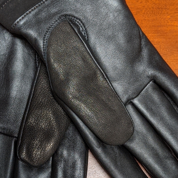 New Men's Black UGG Gloves L Touch Screen - Picture 8 of 10